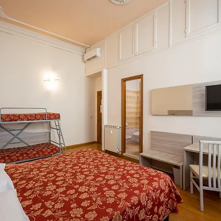 Отель Lilium 3*